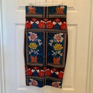 Bebe Women’s Floral Stretch Skirt wback slit, Sz 2